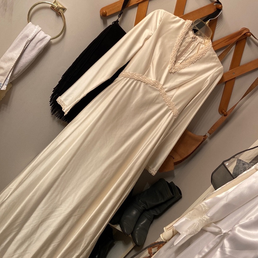 ❄️ Vintage Bridal Dress
